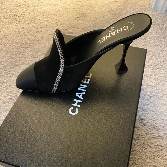 BRAND NEW!!!BRAND NEW!!! CHANEL mule heels. Size 39 fits size 8. - Picture 3 of 8